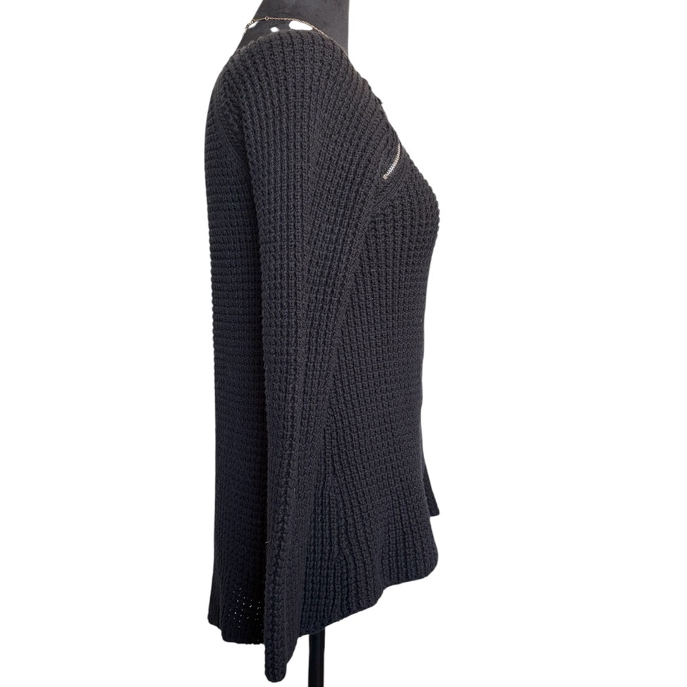Vintage Guess Women’s Small Black Cable-Knit Sweater with Zip Shoulder Detail - Picture 2 of 6